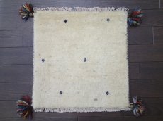 画像1: 手織りペルシャミニギャッベB61座布団サイズ40×40ハンドメイドラグ (1)