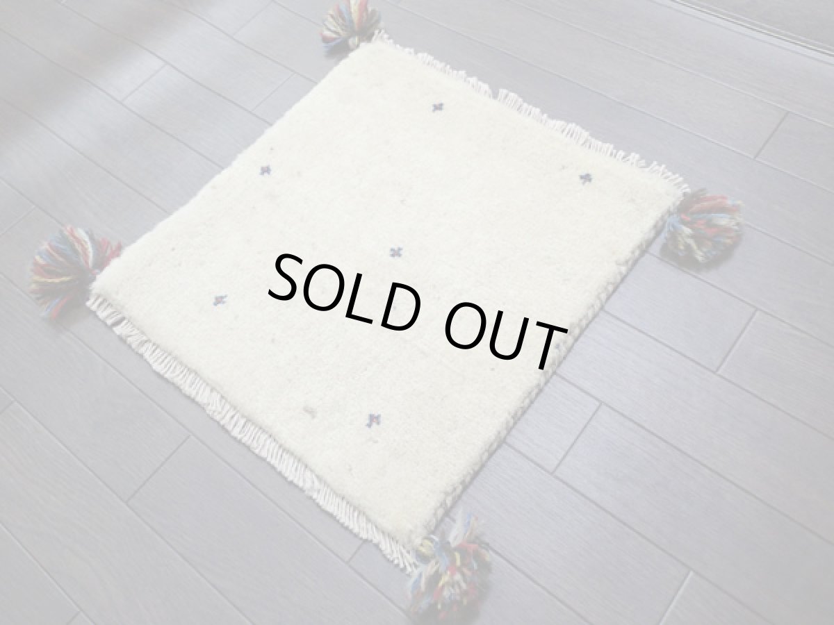 画像2: 手織りペルシャミニギャッベB61座布団サイズ40×40ハンドメイドラグ (2)