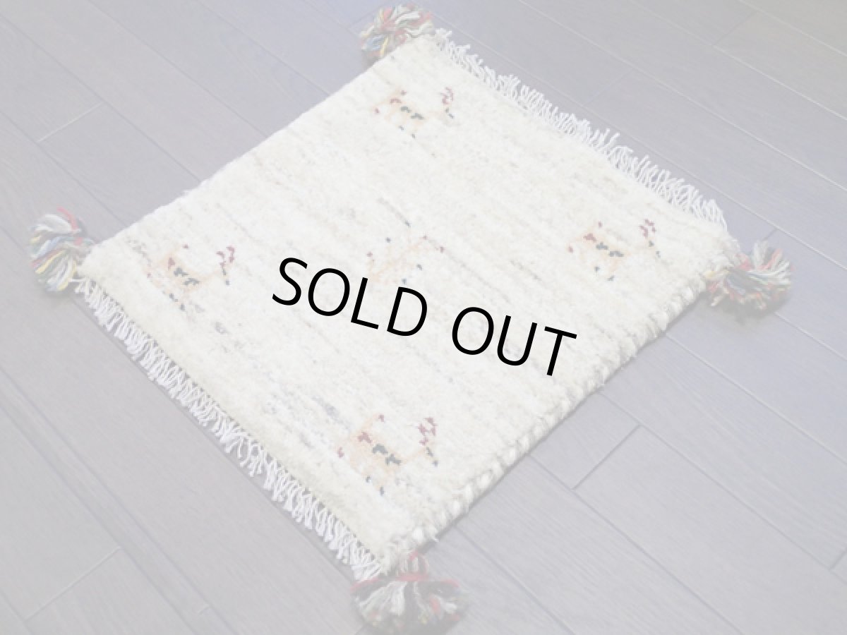 画像2: 手織りペルシャミニギャッベC25座布団サイズ39×38ハンドメイドラグ (2)