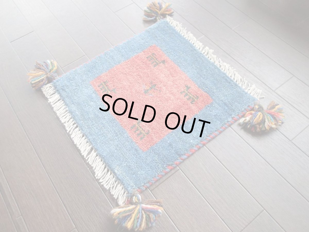 画像2: 手織りペルシャミニギャッベB76座布団サイズ40×40ハンドメイドラグ (2)