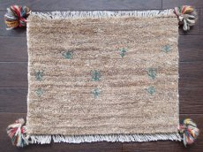 画像1: ペルシャ ミニ ギャッベ 座布団 サイズ 34 × 43 C28 ハンドメイド ラグ クッション 天然 ウール 手織り ギャベ 茶 緑 (1)