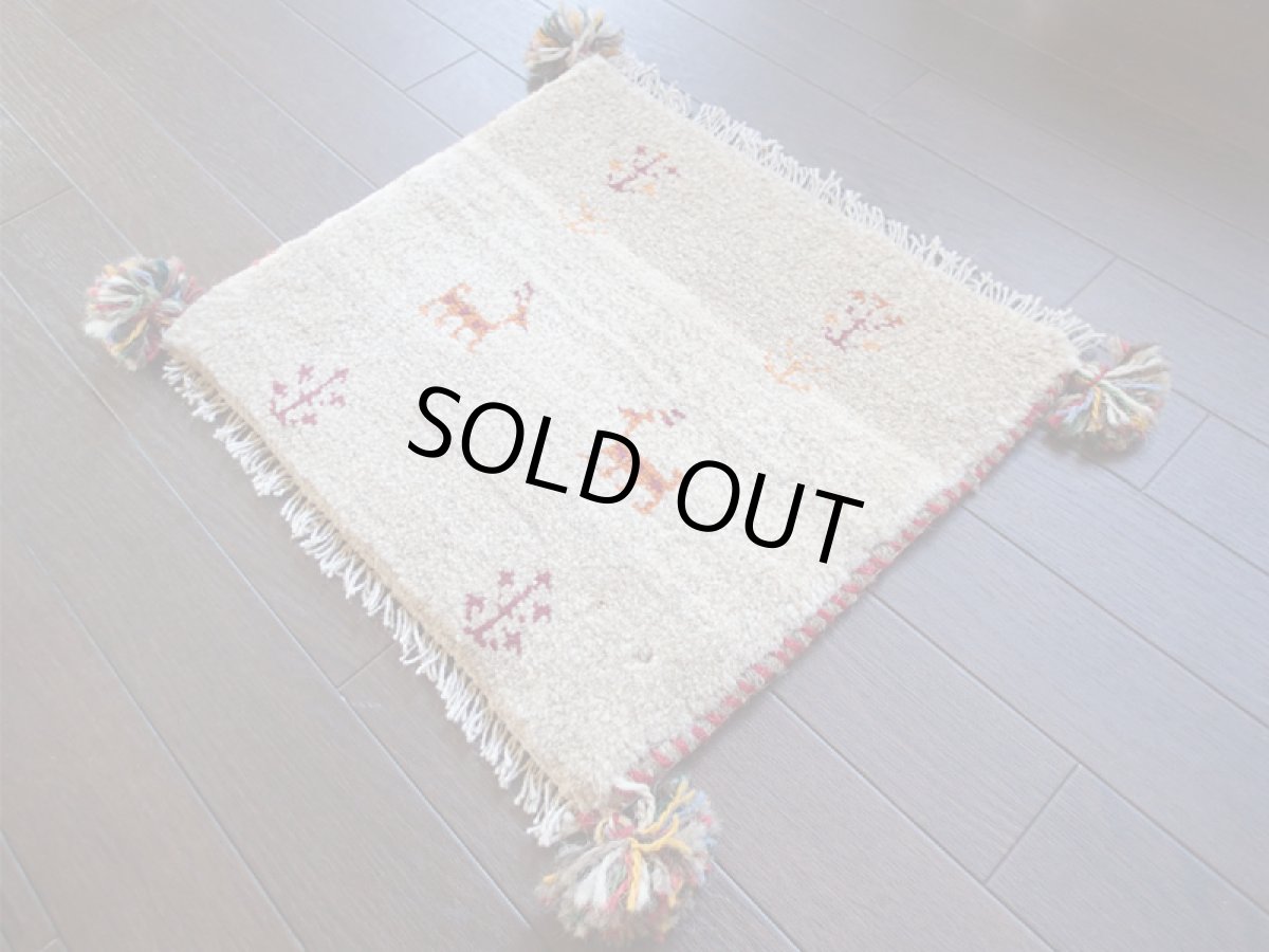 画像2: 手織りペルシャミニギャッベC11座布団サイズ38×42ハンドメイドラグ (2)