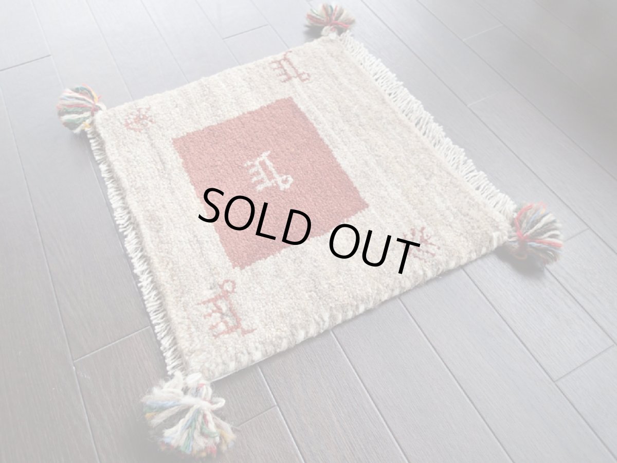 画像2: 手織りペルシャミニギャッベC50座布団サイズ35×38ハンドメイドラグ (2)