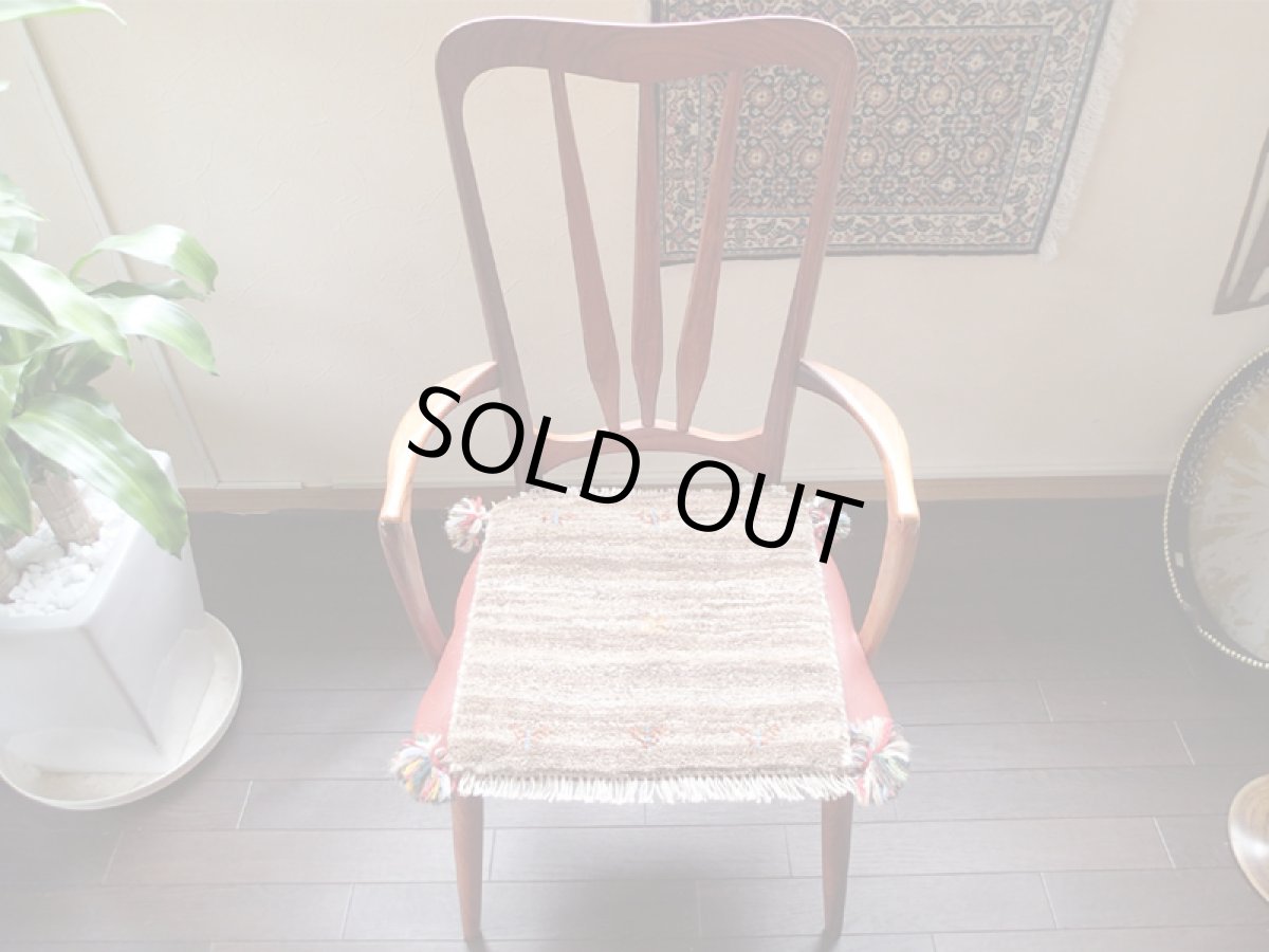 画像3: ペルシャ ミニ ギャッベ 座布団 サイズ 36 × 38 C32 ハンドメイド ラグ クッション 天然 ウール 手織り ギャベ 茶 (3)