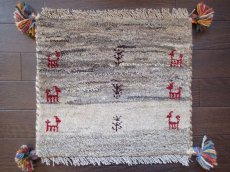 画像1: 手織り ペルシャ ミニ ギャッベ 座布団 サイズ 36 × 41 E70 ハンドメイド ラグ クッション ウール 天然 ギャベ (1)
