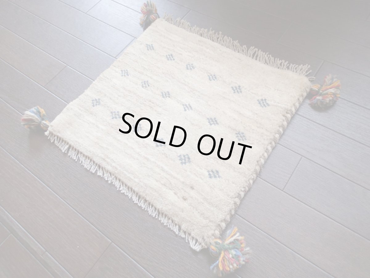 画像2: 手織りペルシャミニギャッベE73座布団サイズ37×40ハンドメイドラグ (2)