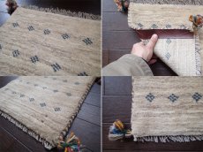 画像4: 手織りペルシャミニギャッベE73座布団サイズ37×40ハンドメイドラグ (4)