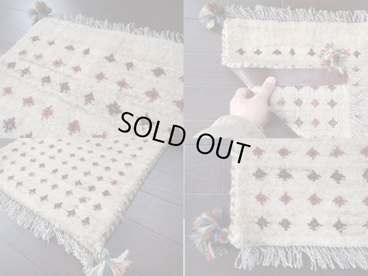 画像4: 手織り ペルシャ ミニ ギャッベ 座布団 サイズ 38 × 38 E76 ハンドメイド ラグ クッション 天然 ウール 手織り ギャベ クリーム 白 (4)