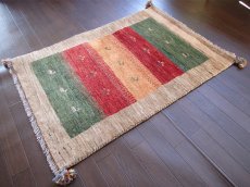 画像2: 手織りペルシャギャッベE89アクセントラグサイズ113×80ハンドメイドラグ (2)