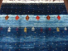 画像3: ペルシャ ギャッベ リビング サイズ 200 x 159 cm F159 ハンドメイド 天然 ウール 手織り ラグ 絨毯 カーペット グラデーション 青 ネイビー (3)