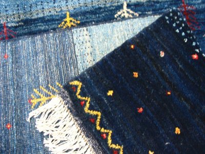 画像3: ペルシャ ギャッベ リビング サイズ 200 x 159 cm F159 ハンドメイド 天然 ウール 手織り ラグ 絨毯 カーペット グラデーション 青 ネイビー