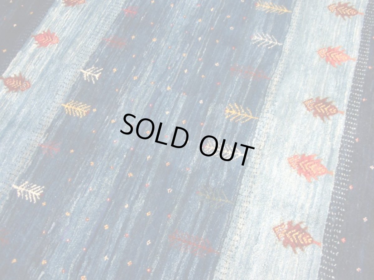 画像4: ペルシャ ギャッベ リビング サイズ 200 x 159 cm F159 ハンドメイド 天然 ウール 手織り ラグ 絨毯 カーペット グラデーション 青 ネイビー (4)