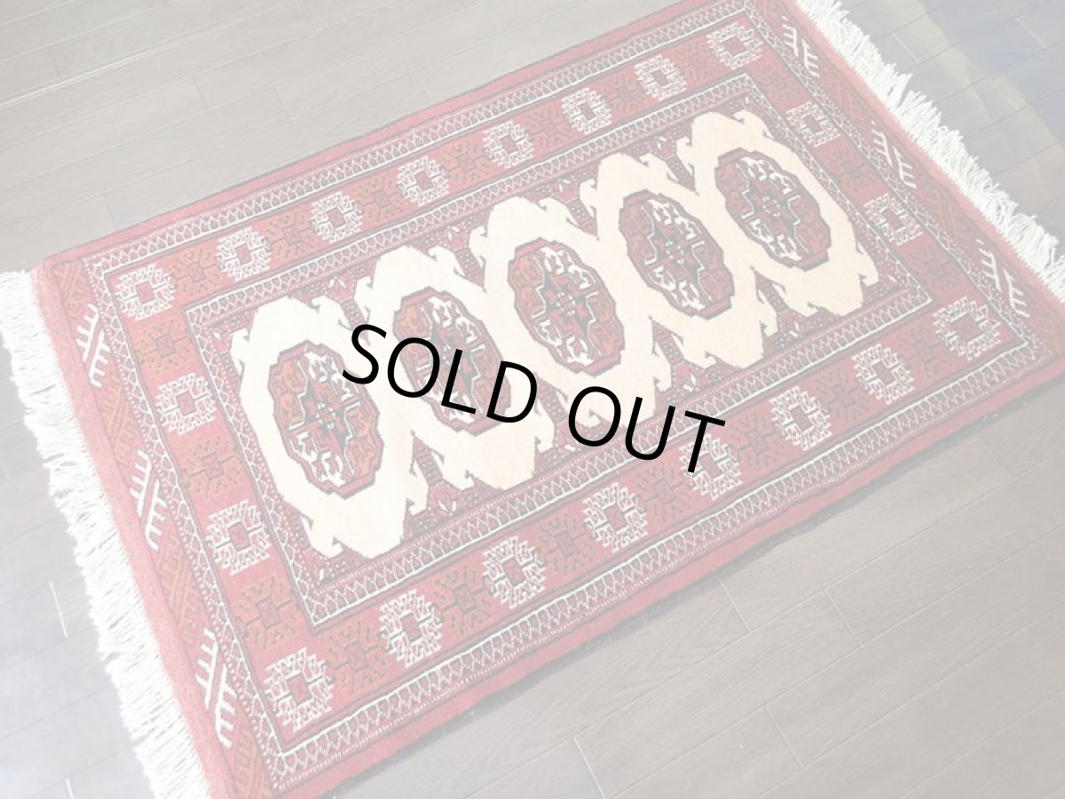 画像2: 新品 トルクメン ペルシャ 絨毯 アクセント サイズ 126 x 82 cm 196 トライバル ラグ 天然 ウール 敷物 マット カーペット エンジ  赤 クリーム (2)