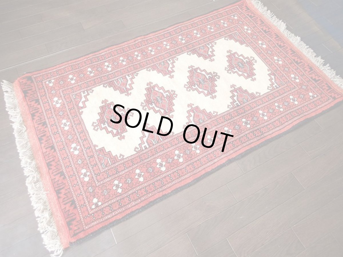 画像2: 新品 トルクメン ペルシャ 絨毯 アクセント サイズ 130 x 77 cm 186 トライバル ラグ 天然 ウール 敷物 マット カーペット 赤 エンジ クリーム (2)