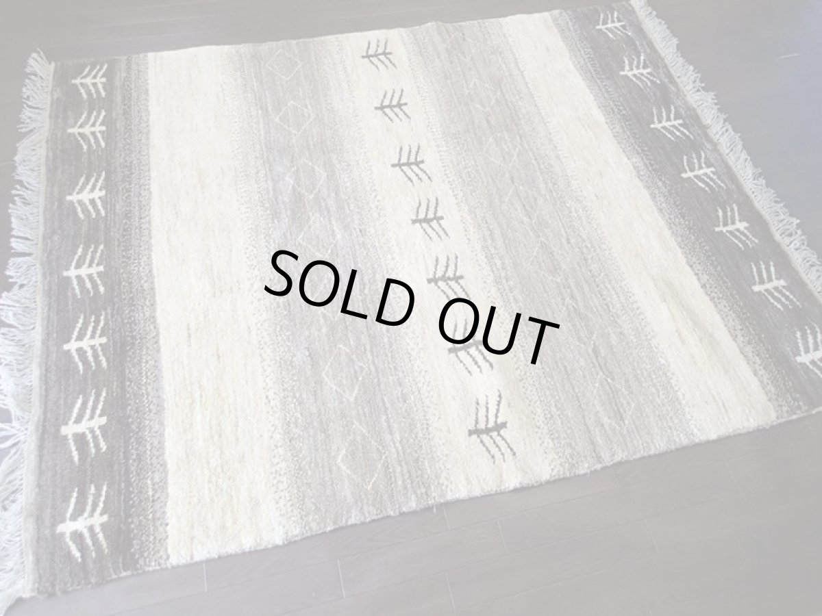 画像2: ペルシャ ギャッベ リビング サイズ 203 x 158 cm F180 ハンドメイド ギャベ 天然 ウール 手織り ラグ マット 絨毯 カーペット クリーム 茶 灰 (2)