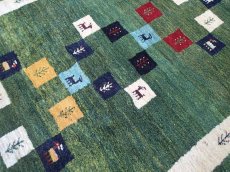 画像4: ペルシャ ギャッベ リビング サイズ 202 x 157 cm F132 ハンドメイド ギャベ 天然 ウール 手織り ラグ マット 絨毯 カーペット 緑 クリーム カラフル (4)