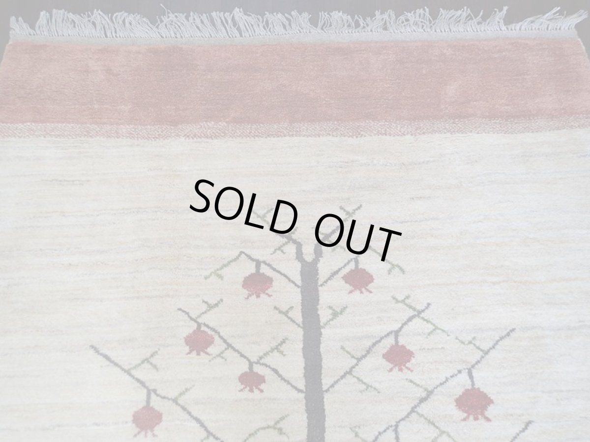 画像3: ペルシャ ギャッベ リビング サイズ 213 x 166 cm F129 ハンドメイド ギャベ 天然 ウール 手織り ラグ マット 絨毯 カーペット クリーム 赤 緑 (3)