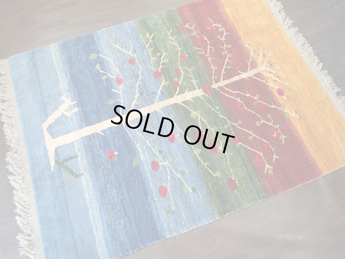 画像2: ペルシャ ギャッベ リビング サイズ 208 x 160 cm F159 ハンドメイド ギャベ 天然 ウール 手織り ラグ マット 絨毯 カーペット クリーム 赤 緑 青 藍 カラフル グラデーション 木 柄 (2)