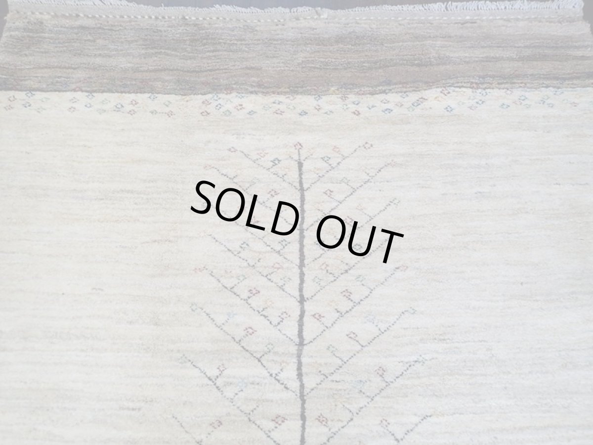 画像3: ペルシャ ギャッベ リビング サイズ  205 x  160 cm F169 ハンドメイド ギャベ 天然 ウール 手織り ラグ マット 絨毯 カーペット ナチュラル クリーム 茶 木 柄 (3)