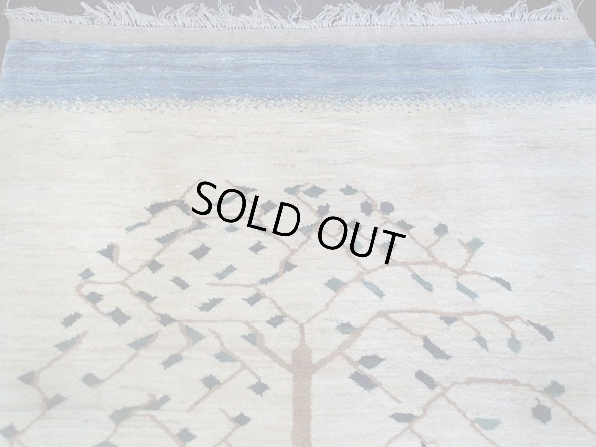 画像3: ペルシャ ギャッベ リビング サイズ 211 x 155 cm F156 ハンドメイド ギャベ 天然 ウール 手織り ラグ マット 絨毯 カーペット ナチュラル クリーム 青 藍 木 柄 (3)