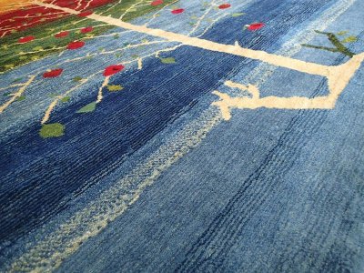 画像3: ペルシャ ギャッベ リビング サイズ 208 x 160 cm F159 ハンドメイド ギャベ 天然 ウール 手織り ラグ マット 絨毯 カーペット クリーム 赤 緑 青 藍 カラフル グラデーション 木 柄