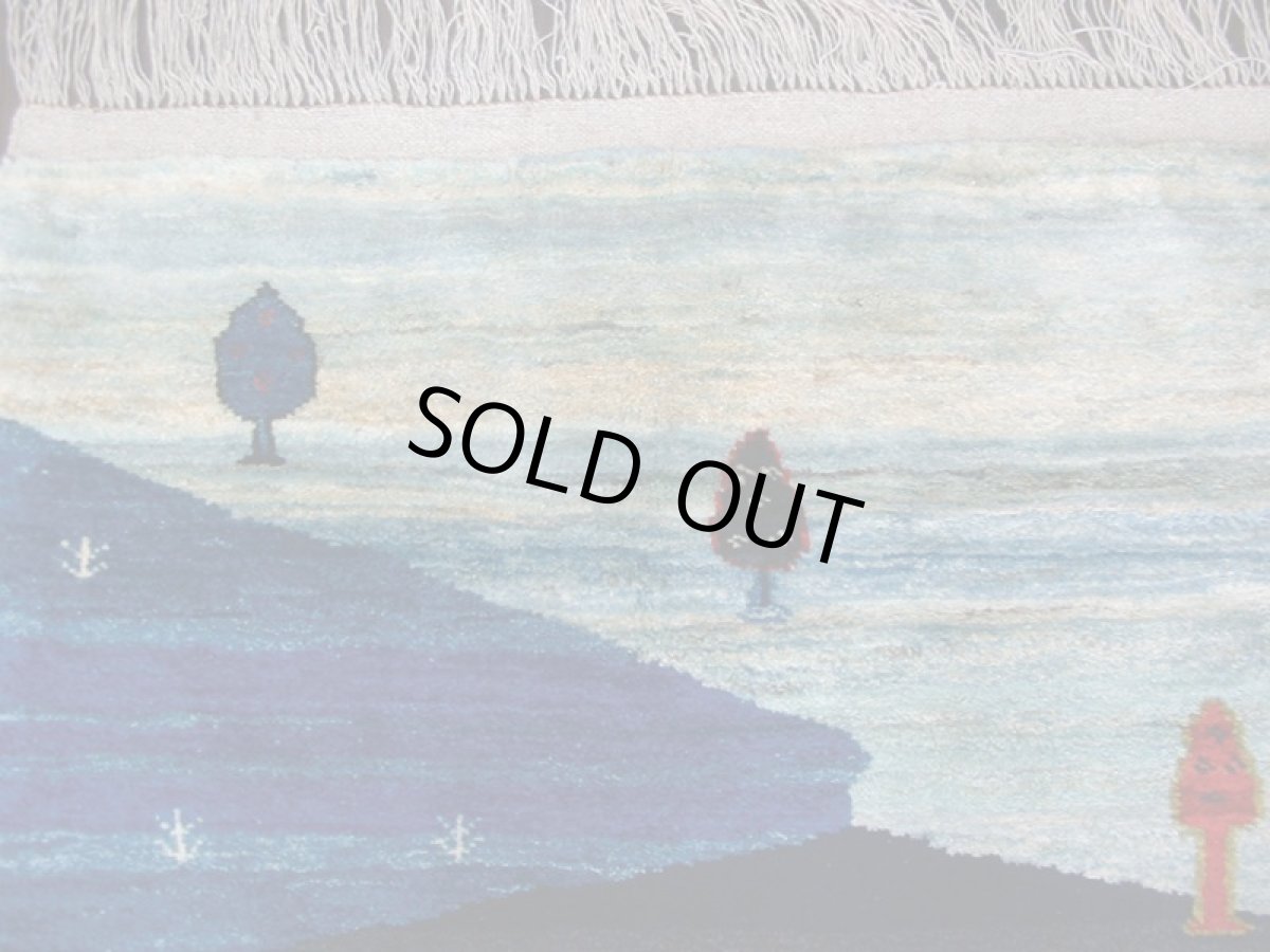 画像4: ペルシャ ギャッベ リビング サイズ 211 x 155 cm F152 ハンドメイド ギャベ 天然 ウール 手織り ラグ マット 絨毯 カーペット 藍 青 ネイビー カラフル 風景 柄 (4)