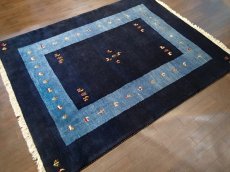 画像2: ペルシャ ギャッベ リビング サイズ 200 x 155 cm 16 ハンドメイド 天然 ウール 手織り ラグ 絨毯 カーペット 藍 紺 青 ネイビー シンプル 動物 木 柄 (2)