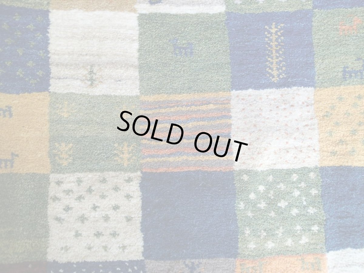 画像8: ペルシャ ギャッベ リビング サイズ 192 x 154 cm 91 ハンドメイド 天然 ウール 手織り ラグ 絨毯 カーペット ナチュラル クリーム 藍 紺 青 ネイビー 動物 木 柄 (8)