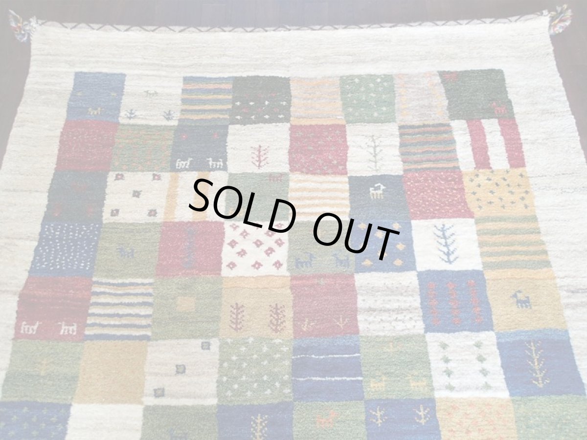 画像5: ペルシャ ギャッベ リビング サイズ 192 x 154 cm 91 ハンドメイド 天然 ウール 手織り ラグ 絨毯 カーペット ナチュラル クリーム 藍 紺 青 ネイビー 動物 木 柄 (5)