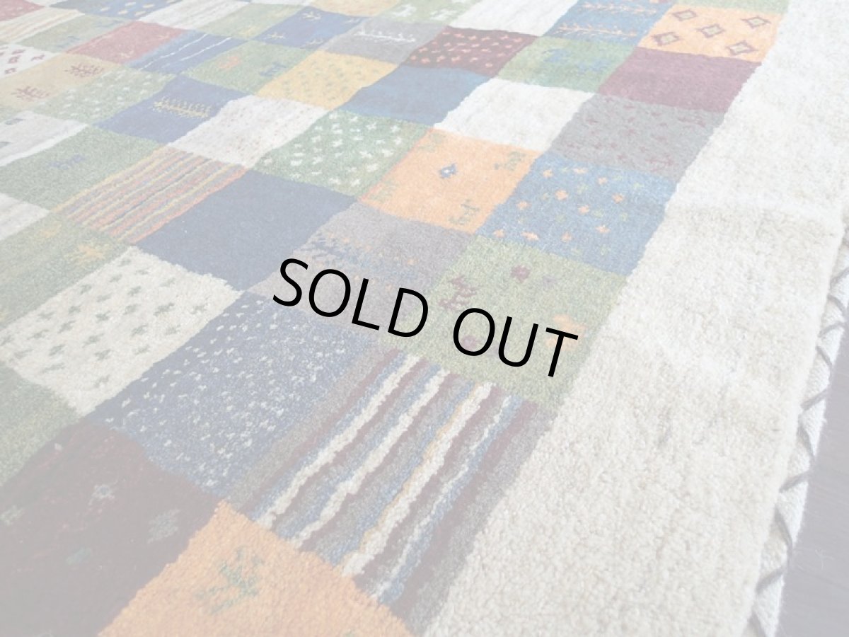 画像7: ペルシャ ギャッベ リビング サイズ 192 x 154 cm 91 ハンドメイド 天然 ウール 手織り ラグ 絨毯 カーペット ナチュラル クリーム 藍 紺 青 ネイビー 動物 木 柄 (7)