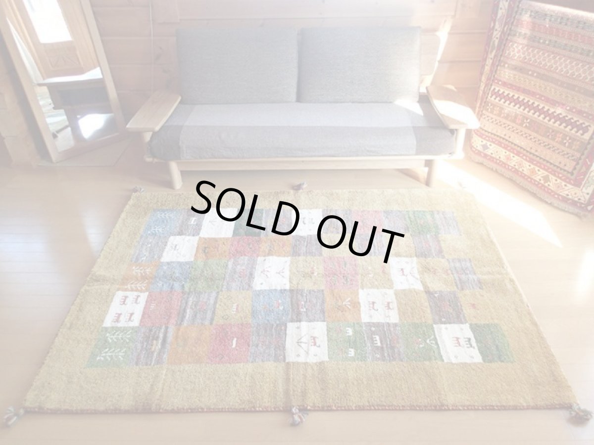 画像2: ペルシャ ギャッベ リビング サイズ ラグ 200x142 cm F14 ハンドメイド ギャベ 天然 ウール 手織り 絨毯 カーペット からし色 黄 カラフル 動物 木 柄 (2)