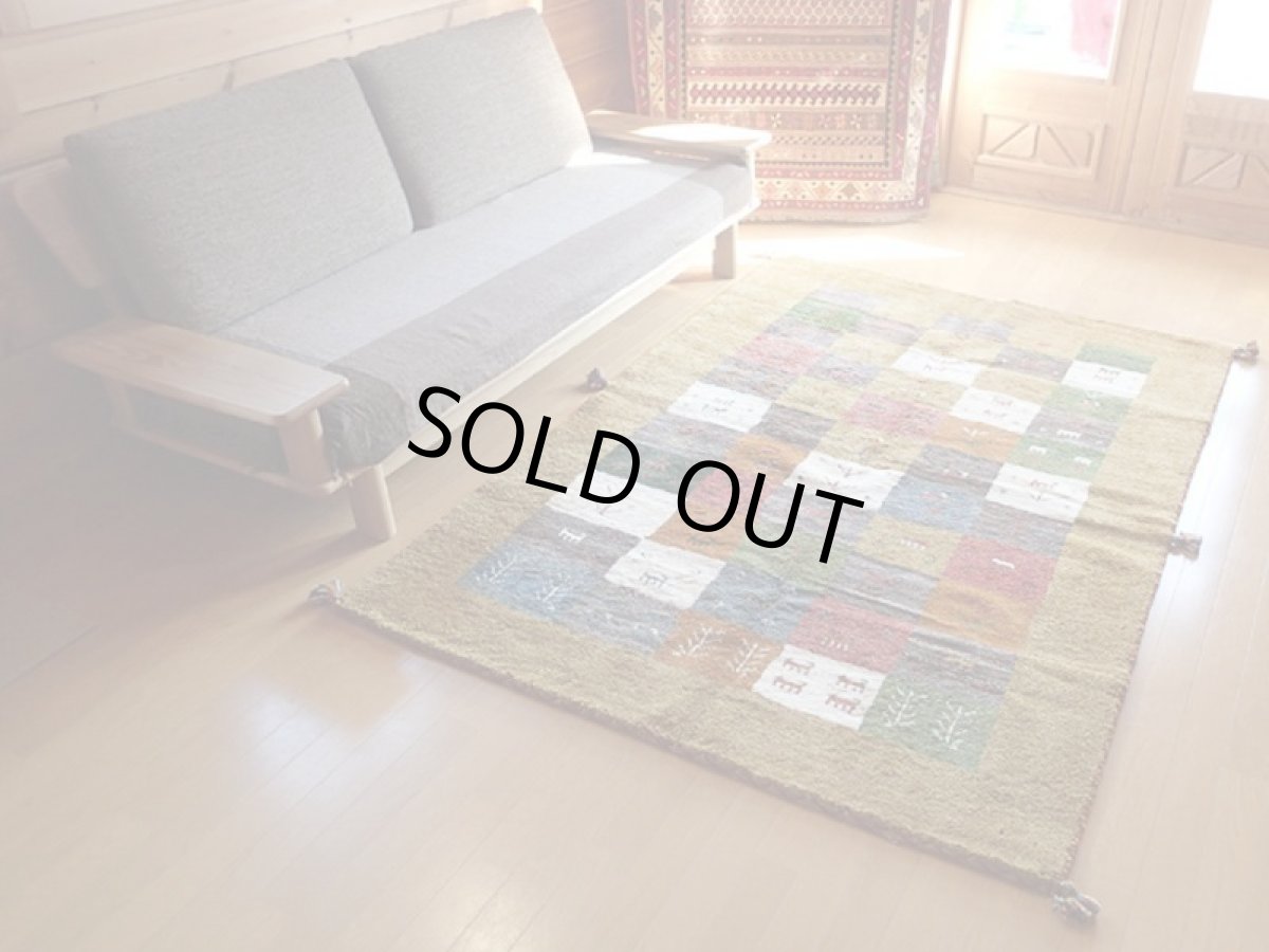 画像5: ペルシャ ギャッベ リビング サイズ ラグ 200x142 cm F14 ハンドメイド ギャベ 天然 ウール 手織り 絨毯 カーペット からし色 黄 カラフル 動物 木 柄 (5)