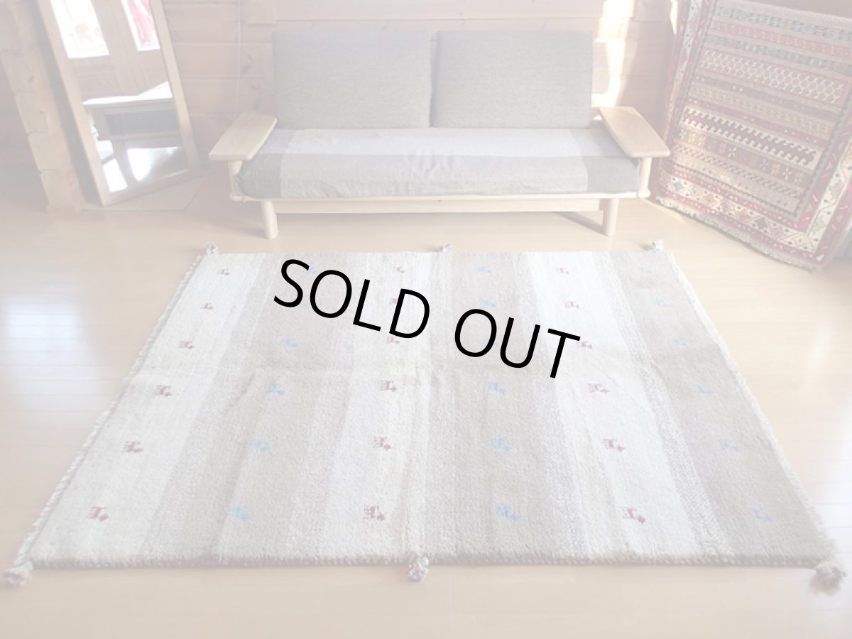 画像2: ペルシャ ギャッベ リビング サイズ ラグ 200 x 150 cm F20 ハンドメイド ギャベ 天然 ウール 手織り 絨毯 カーペット ナチュラル クリーム 灰 シンプル 動物 柄 (2)