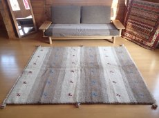 画像2: ペルシャ ギャッベ リビング サイズ ラグ 200 x 150 cm F20 ハンドメイド ギャベ 天然 ウール 手織り 絨毯 カーペット ナチュラル クリーム 灰 シンプル 動物 柄 (2)