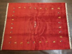 画像2: ペルシャ ギャッベ リビング 2m サイズ ラグ 200 x 157 cm 21 ハンドメイド ギャベ 天然 ウール 手織り 絨毯 カーペット エンジ ワインレッド 赤 シンプル 動物 柄 (2)
