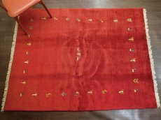 画像1: ペルシャ ギャッベ リビング 2m サイズ ラグ 200 x 157 cm 21 ハンドメイド ギャベ 天然 ウール 手織り 絨毯 カーペット エンジ ワインレッド 赤 シンプル 動物 柄 (1)