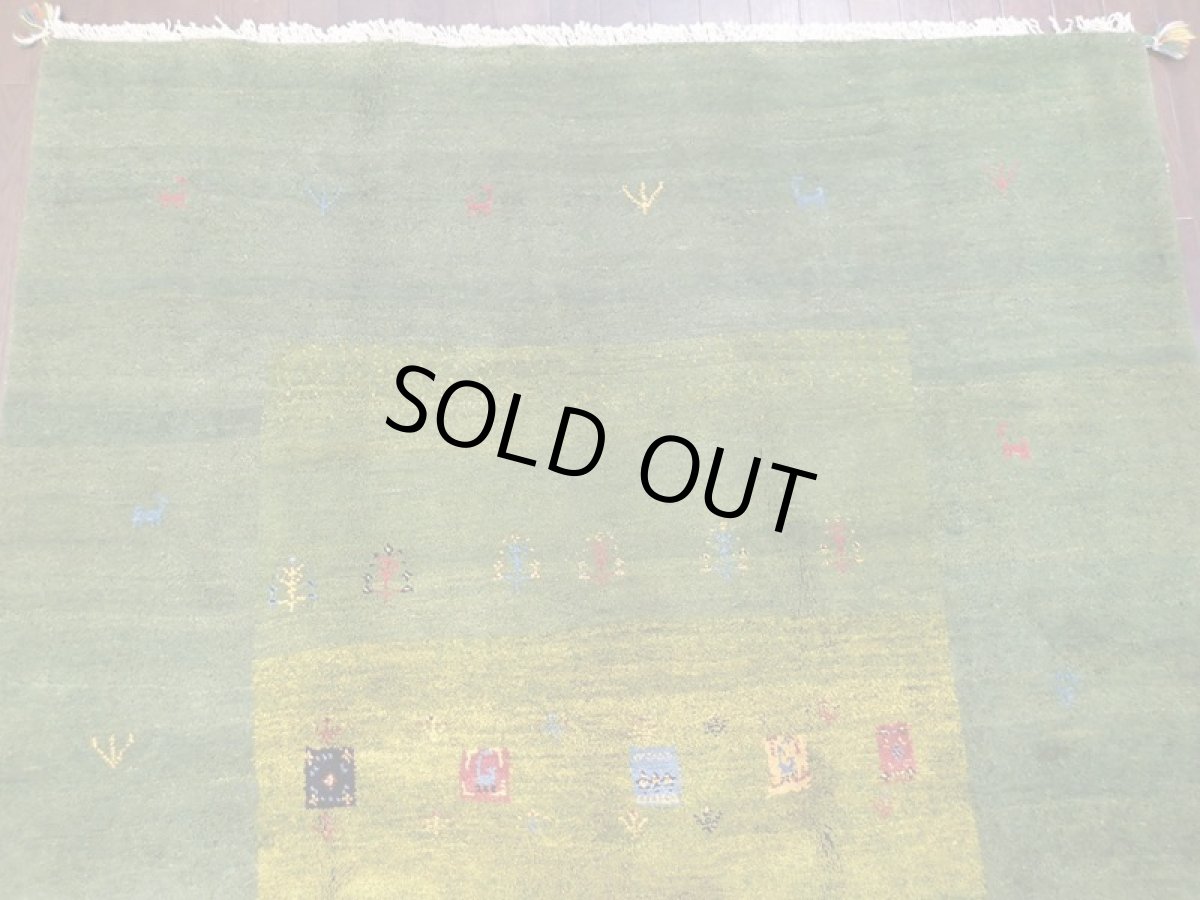 画像5: ペルシャ ギャッベ リビング 2.3m サイズ ラグ 235 x 163 cm 18 ハンドメイド ギャベ 天然 ウール 手織り 絨毯 カーペット 緑 黄 シンプル 動物  木 柄 (5)