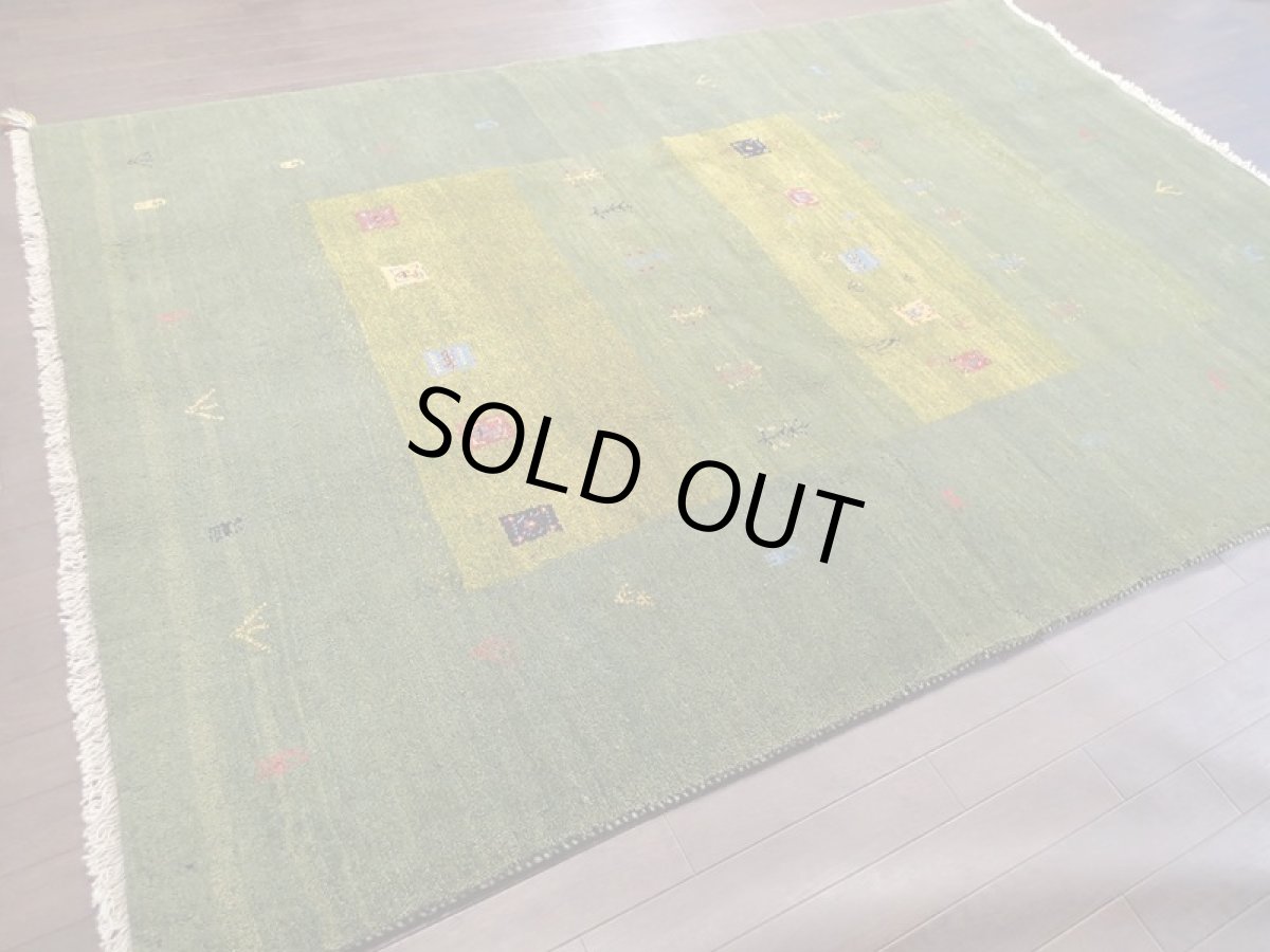 画像3: ペルシャ ギャッベ リビング 2.3m サイズ ラグ 235 x 163 cm 18 ハンドメイド ギャベ 天然 ウール 手織り 絨毯 カーペット 緑 黄 シンプル 動物  木 柄 (3)