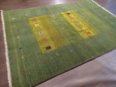 画像3: ペルシャ ギャッベ リビング 2.3m サイズ ラグ 235 x 163 cm 18 ハンドメイド ギャベ 天然 ウール 手織り 絨毯 カーペット 緑 黄 シンプル 動物  木 柄 (3)