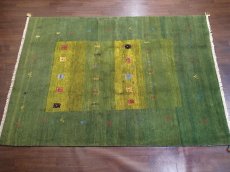 画像2: ペルシャ ギャッベ リビング 2.3m サイズ ラグ 235 x 163 cm 18 ハンドメイド ギャベ 天然 ウール 手織り 絨毯 カーペット 緑 黄 シンプル 動物  木 柄 (2)