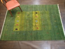 画像1: ペルシャ ギャッベ リビング 2.3m サイズ ラグ 235 x 163 cm 18 ハンドメイド ギャベ 天然 ウール 手織り 絨毯 カーペット 緑 黄 シンプル 動物  木 柄 (1)