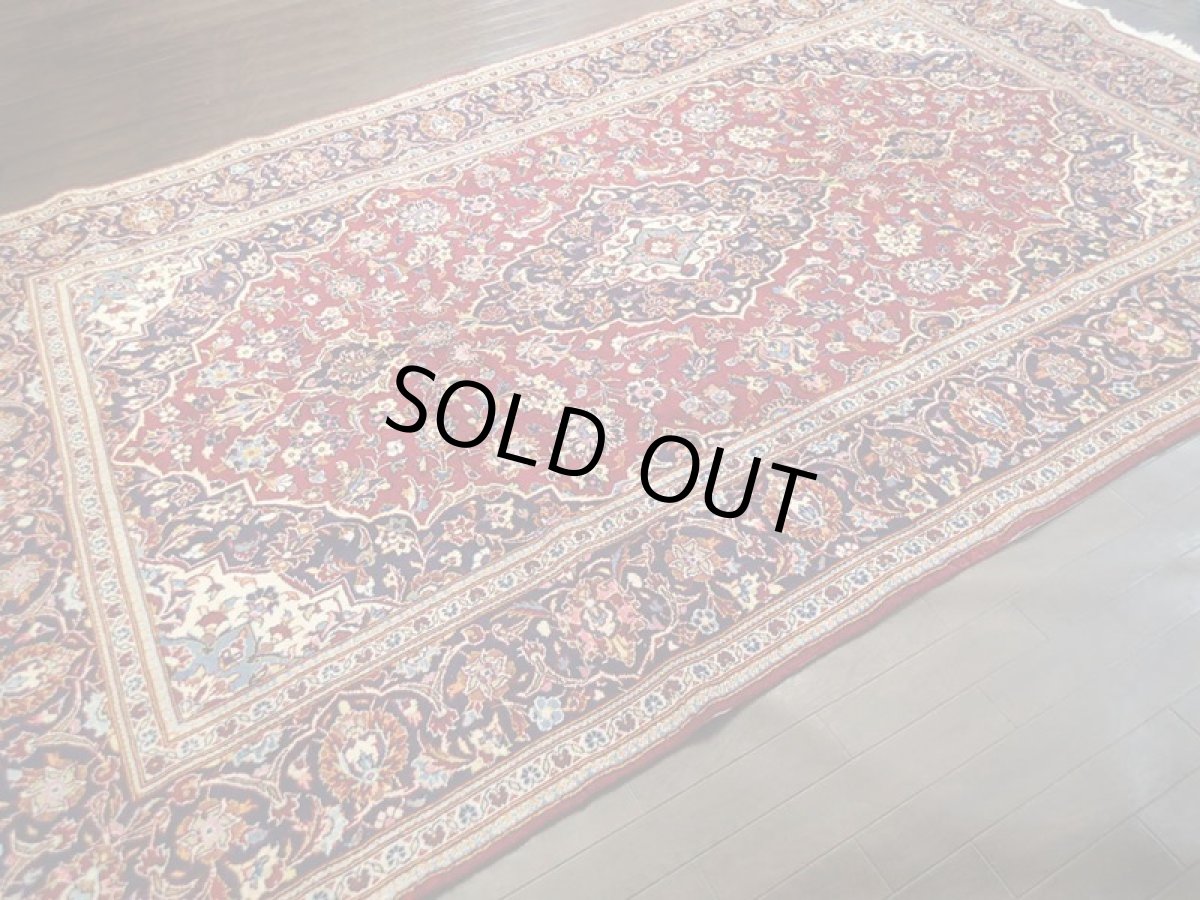 画像4: ペルシャ 絨毯 カシャーン 3m リビング ダイニング サイズ 312 x 198 cm 8 手織り 天然 ウール ラグ カーペット 赤 紺 トランジ ヘリス メダリオン 花柄 (4)