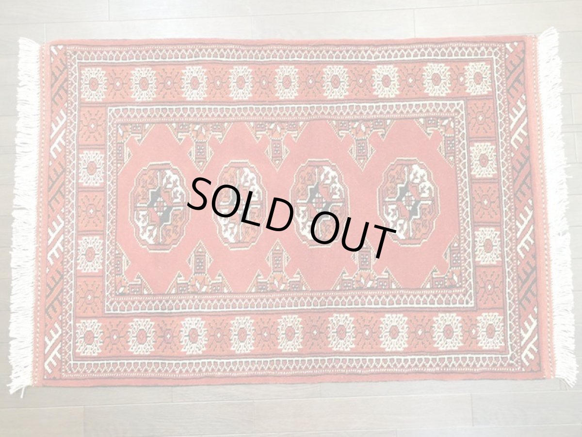 画像2: 新品 トルクメン ペルシャ 絨毯 1.2m アクセント サイズ 120 x 81 cm 206 トライバル ラグ 天然 ウール 敷物 マット カーペット エンジ 赤 白 (2)