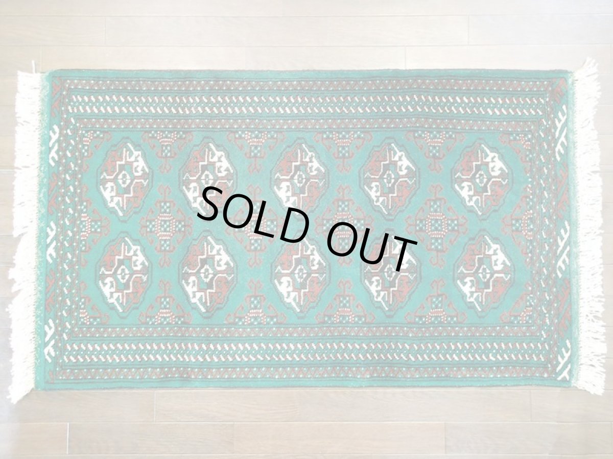 画像2: 新品 トルクメン ペルシャ 絨毯 1.3m アクセント サイズ 133 x 77 cm 188 トライバル ラグ 天然 ウール 敷物 マット カーペット 緑 エンジ (2)