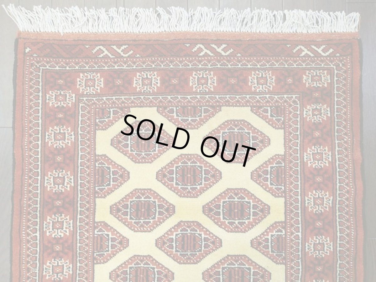 画像4: 新品 トルクメン ペルシャ 絨毯 1.2m アクセント サイズ 124 x 80 cm 208 トライバル ラグ 天然 ウール 敷物 マット カーペット エンジ クリーム n-208-12480a001 (4)