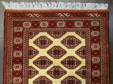 画像4: 新品 トルクメン ペルシャ 絨毯 1.2m アクセント サイズ 124 x 80 cm 208 トライバル ラグ 天然 ウール 敷物 マット カーペット エンジ クリーム n-208-12480a001 (4)