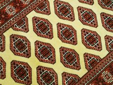 画像5: 新品 トルクメン ペルシャ 絨毯 1.2m アクセント サイズ 124 x 80 cm 208 トライバル ラグ 天然 ウール 敷物 マット カーペット エンジ クリーム n-208-12480a001 (5)