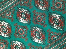 画像4: 新品 トルクメン ペルシャ 絨毯 1.3m アクセント サイズ 133 x 77 cm 188 トライバル ラグ 天然 ウール 敷物 マット カーペット 緑 エンジ (4)