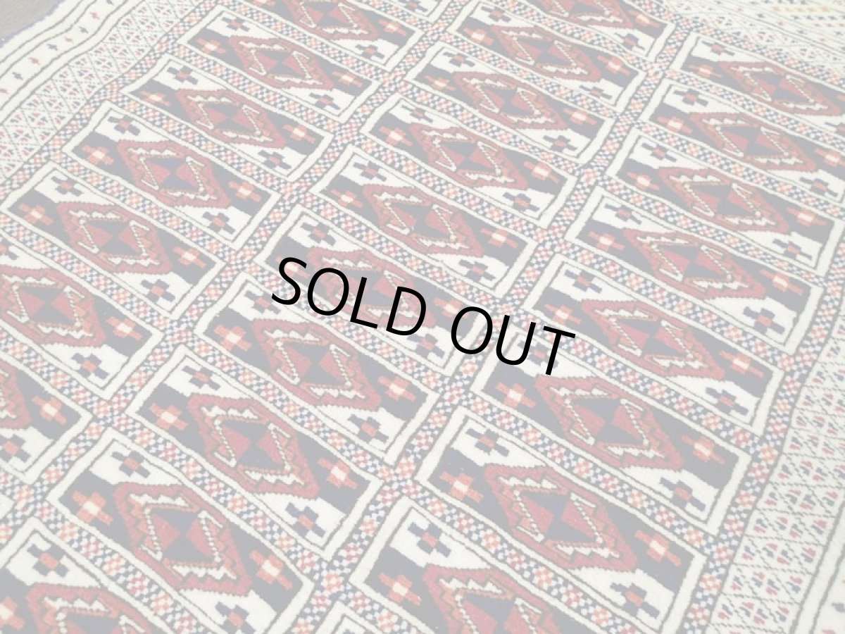 画像5: 新品 トルクメン ペルシャ 絨毯 1.2m アクセント サイズ 121 x 88 cm 32 トライバル ラグ 天然 ウール 敷物 マット カーペット 生成り 白 紺 赤 オレンジ 黄 青 (5)