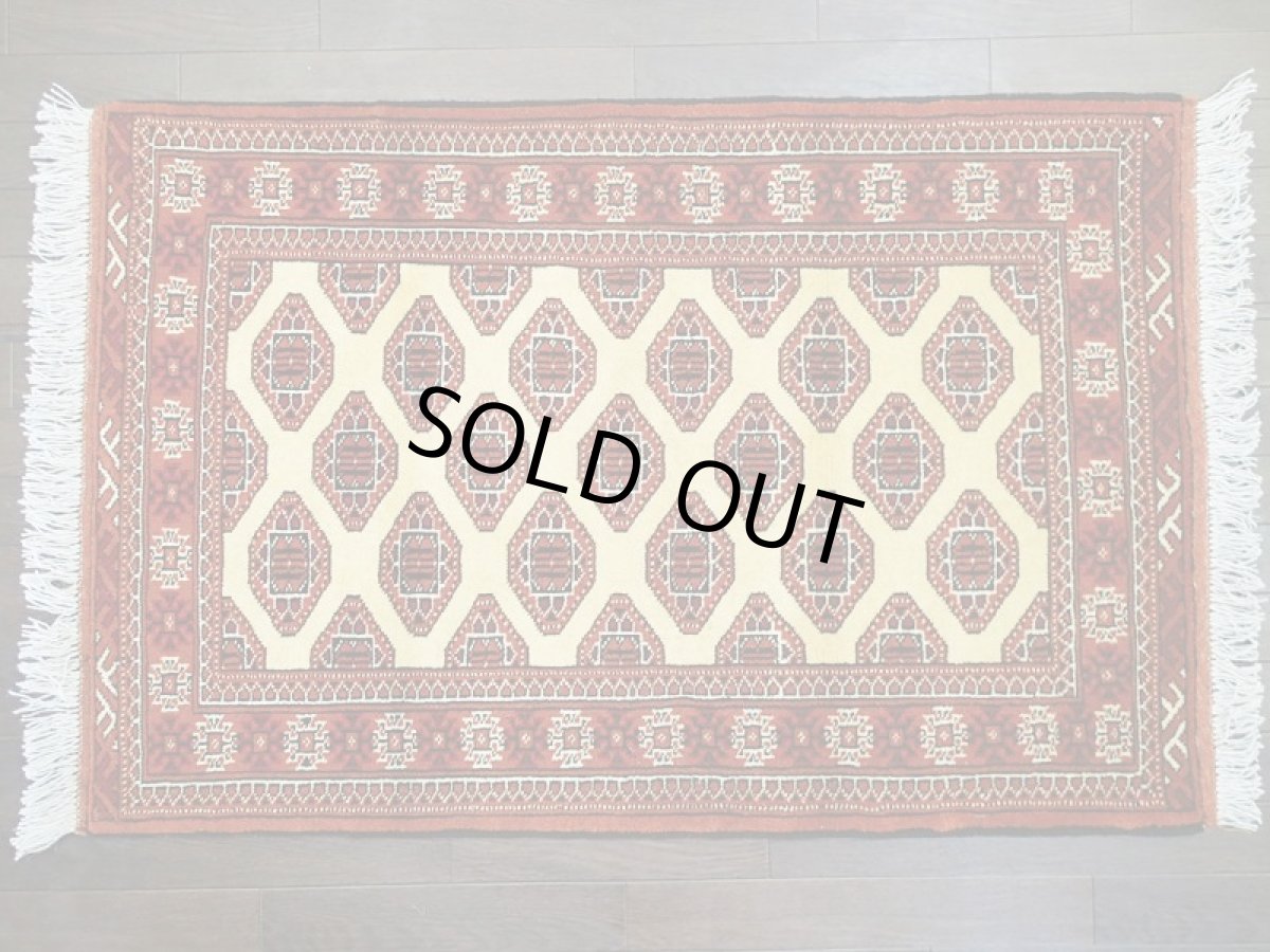 画像2: 新品 トルクメン ペルシャ 絨毯 1.2m アクセント サイズ 124 x 80 cm 208 トライバル ラグ 天然 ウール 敷物 マット カーペット エンジ クリーム n-208-12480a001 (2)